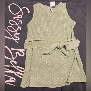 2 Hearts Women’s Sleeveless Polka Dot Blouse With Tie at Waist Medium Gren